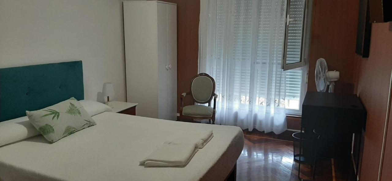 Alojamiento Casa Leon Santoña Exteriér fotografie